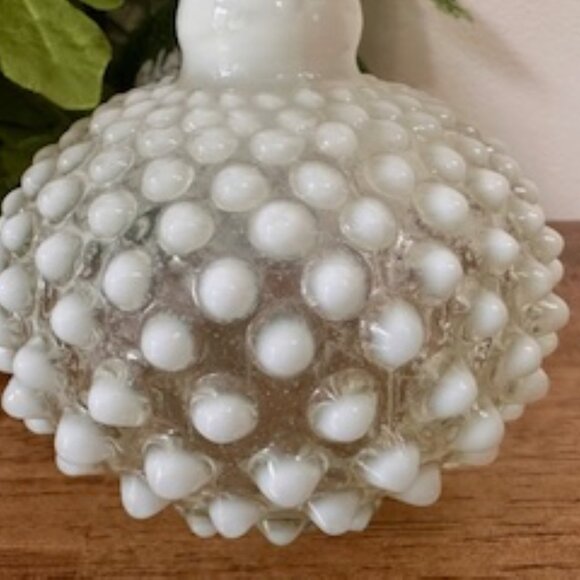 Fenton Hobnail Milk Glass Decanter Opalescent‎ Bottle Vintage Stopper Barware - Picture 2 of 6